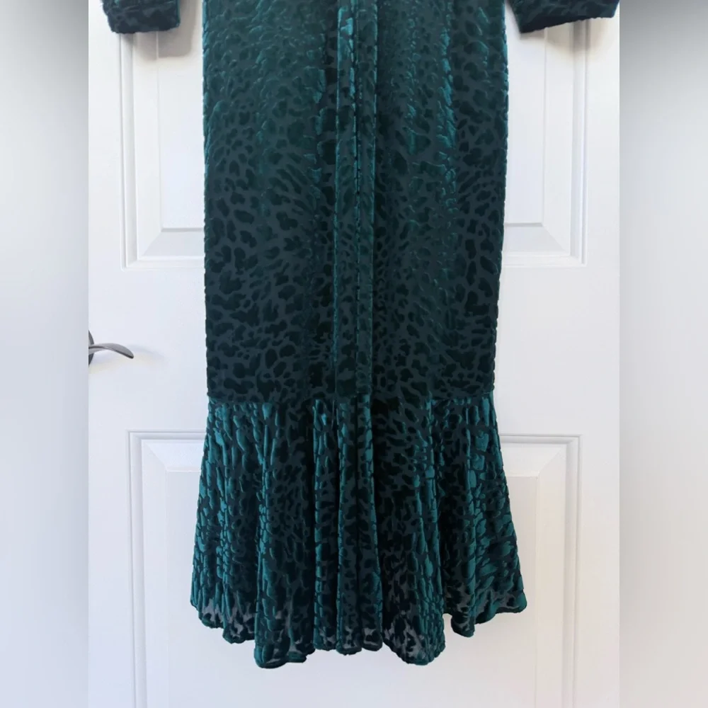 Calvin Klein Green Velvet Burnout Leopard Faux Wrap Dress Midi Long Sleeve 6 - Picture 8 of 13